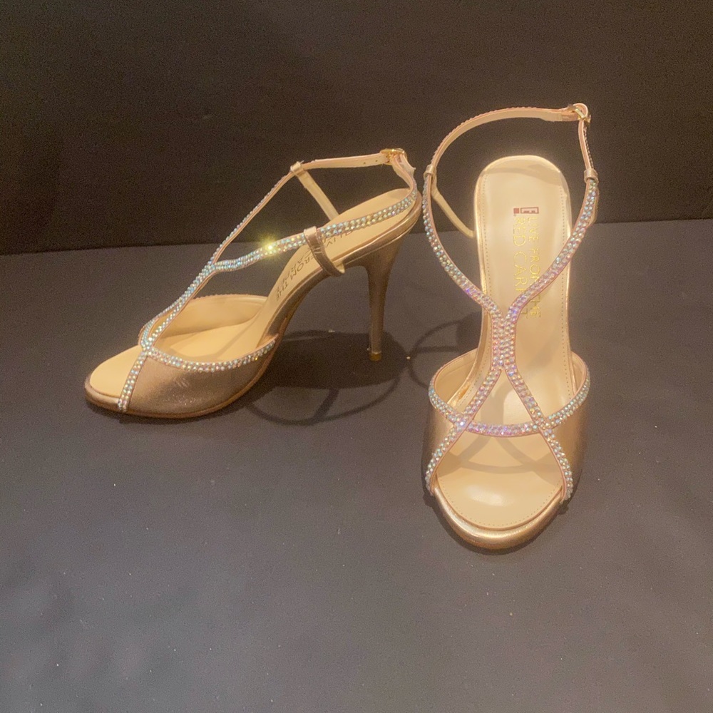 E! Red Carpet Heel